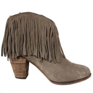 Steven by Steve Madden Sierrah Fringe Boot size 8